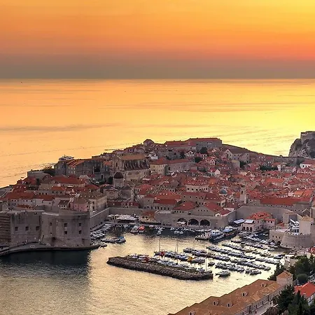 Golden View アパート