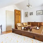 Golden View Apartament *